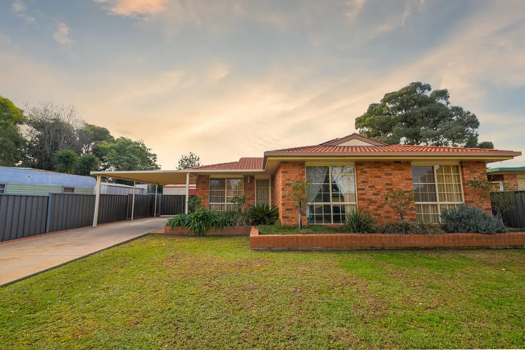 4 Ebelina Crescent, Parkes, NSW 2870