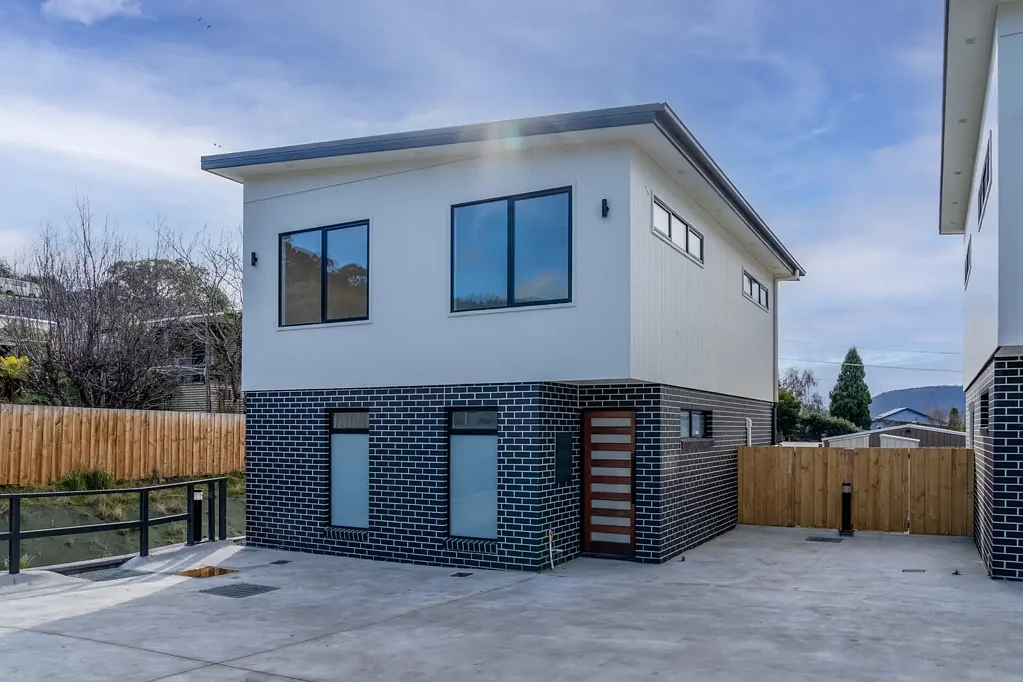 Modern 3-Bed Townhouse in Glenorchy