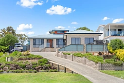 16 Timbertop Avenue, Forster