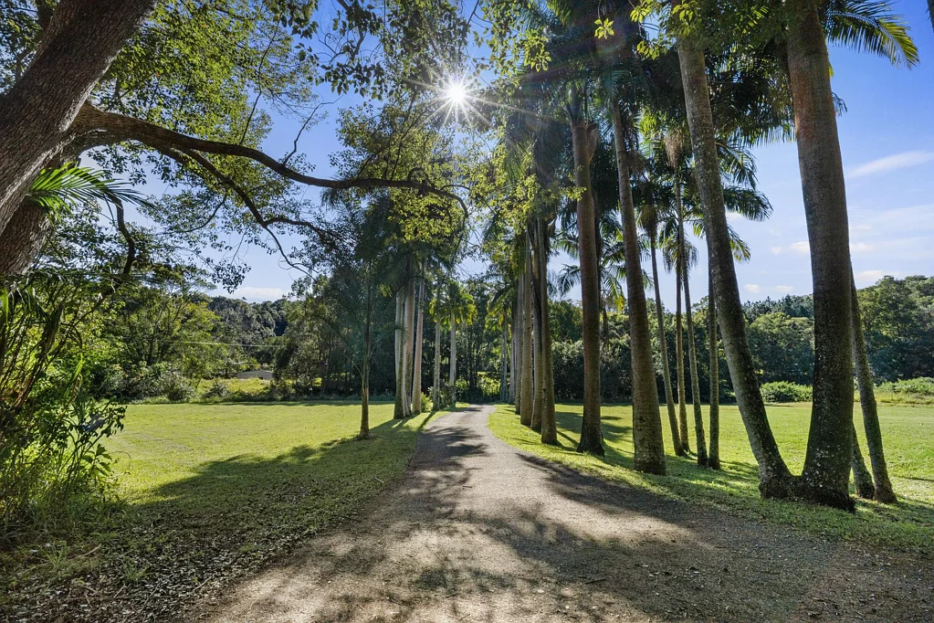 Chowan Creek  "Sunshine Haven Farm" - Former Australian Home of a US Vietnam War Hero, Must Be Sold!