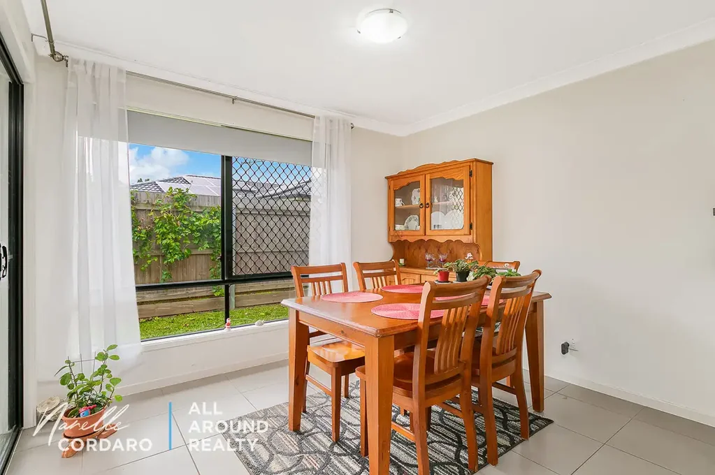 Upper Caboolture 3Moenga MODERN DETACHED LOWSET HOUSE IN A PRIVATE GATED COMMUNITY WITH SOLAR