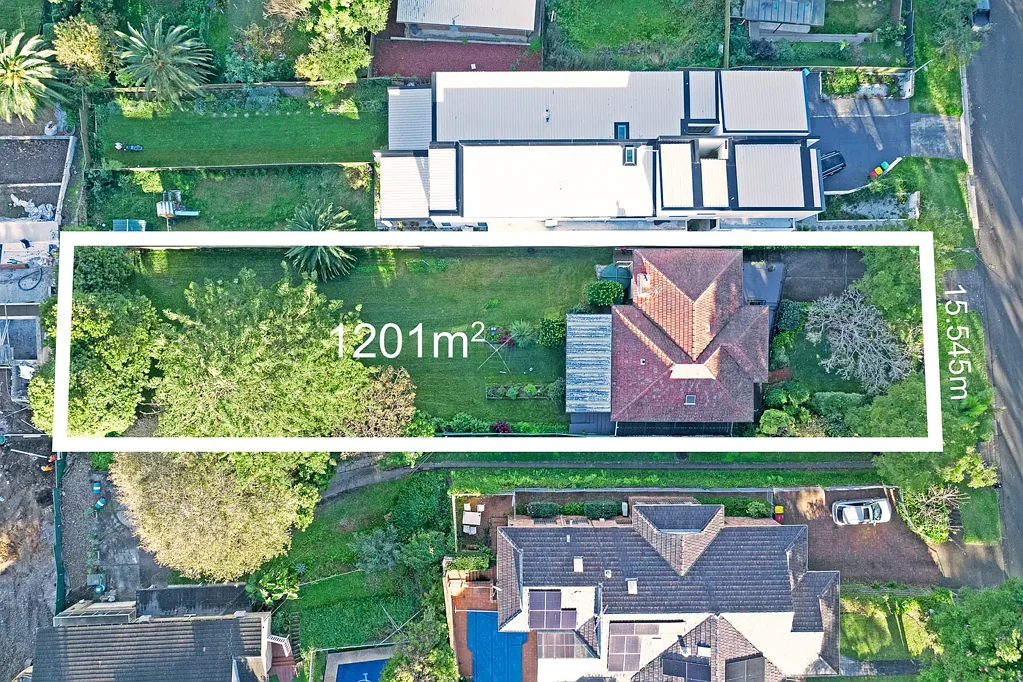Eastwood 4 Slaapkamer Unrivalled Views on a Prestigious Street