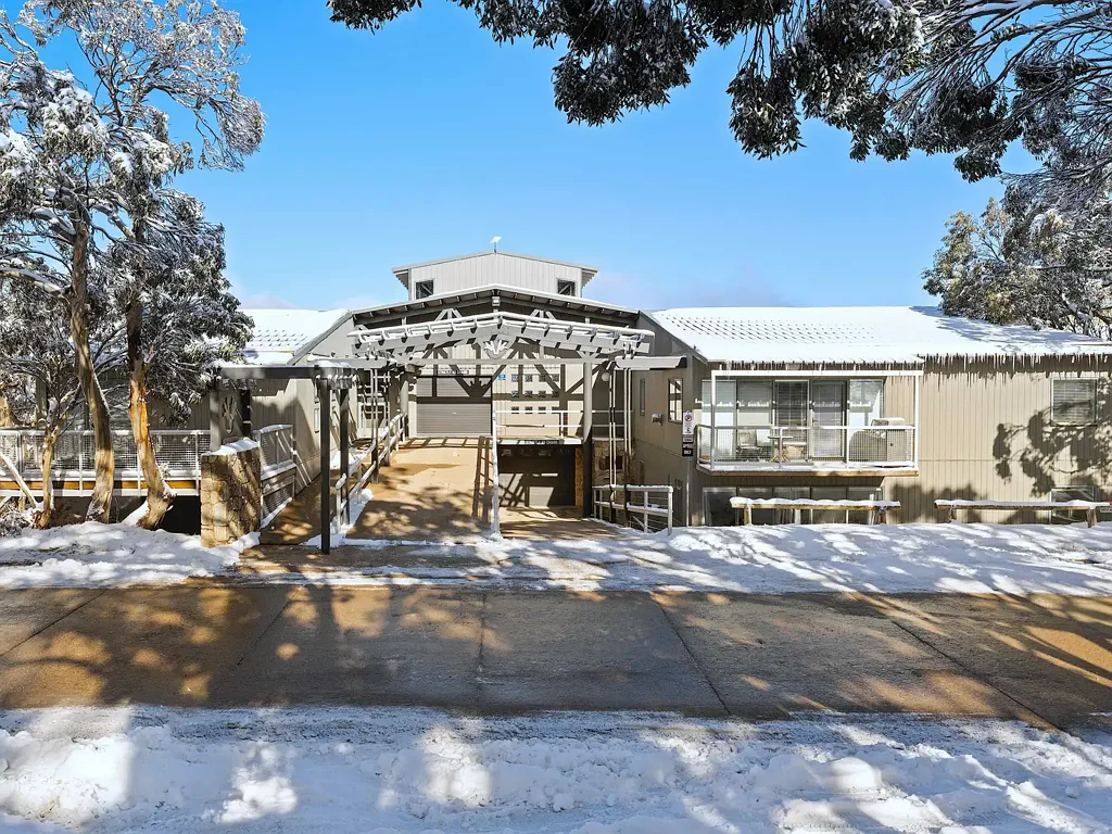 Mount Buller 1房  Expansive Living with Secure Garage Parking