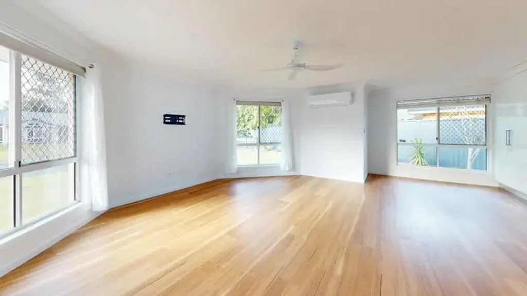 SPACIOUS FAMILY OASIS IN PBC CATCHMENT - 6 BEDROOMS, POOL AIR-CON & SOLAR!