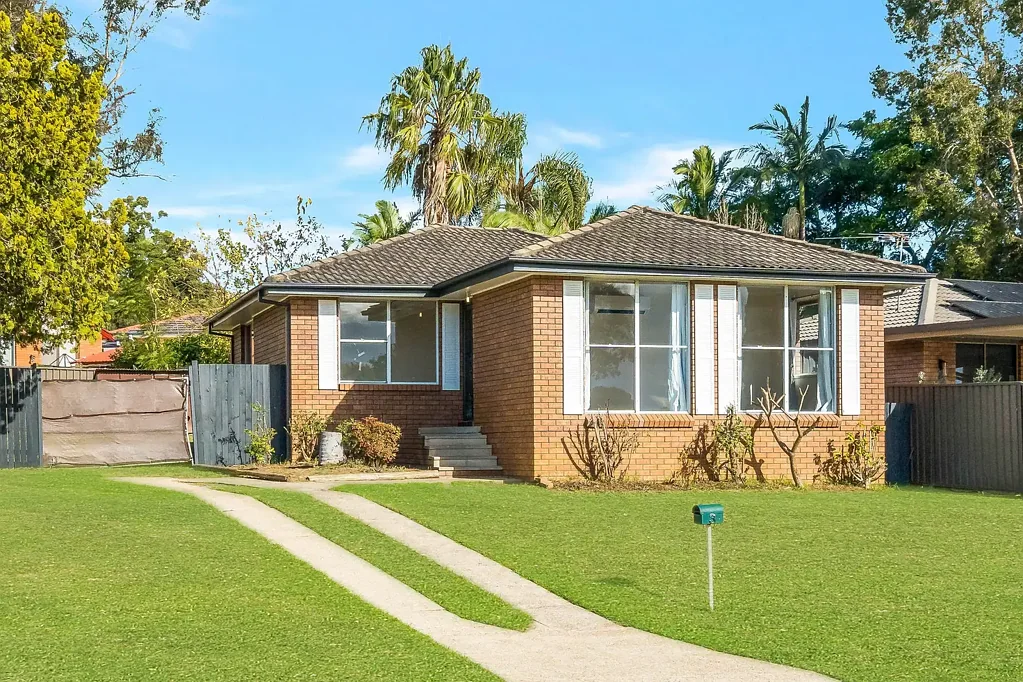 Woodbine 3ห้องนอน Tucked away in a cul-de-sac with backyard potential to add real value