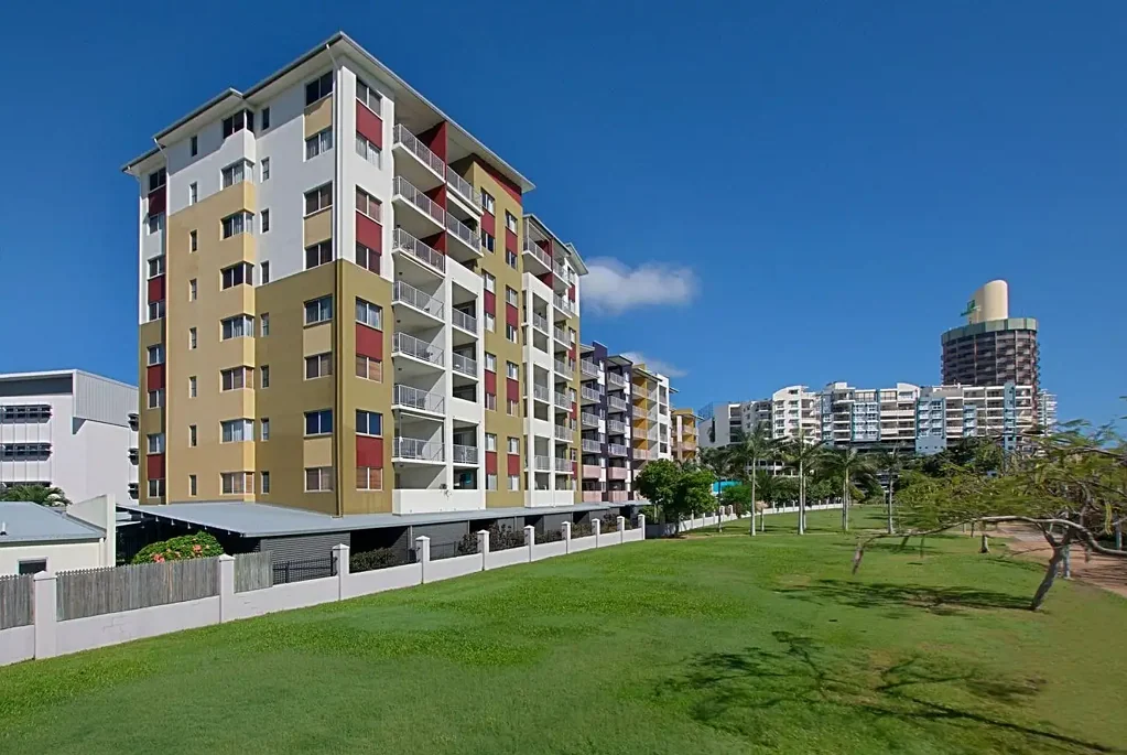 Stunning Views of Parklands and City Lights!