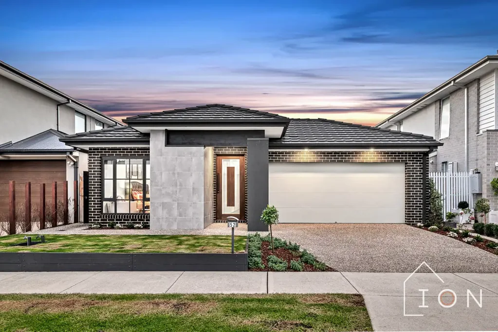 52 Meyer Crescent, Clyde North, VIC 3978