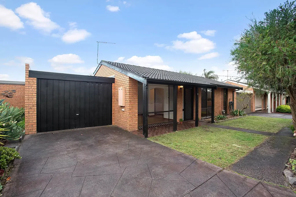 Immaculate Fully Renovated Unit