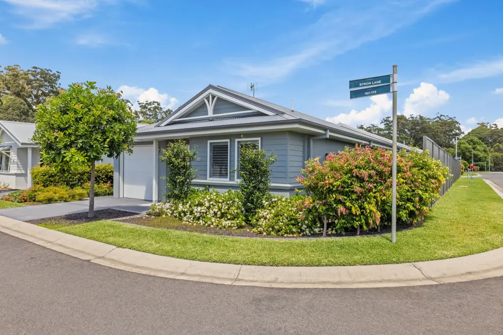 Woolgoolga 2 Bedroom PRIVATE AND SERENE HOME ON A SPACIOUS CORNER POSITION