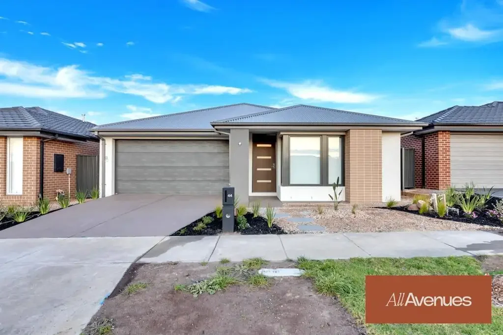 LOW MAINTENANCE FAMILY HOME!!!