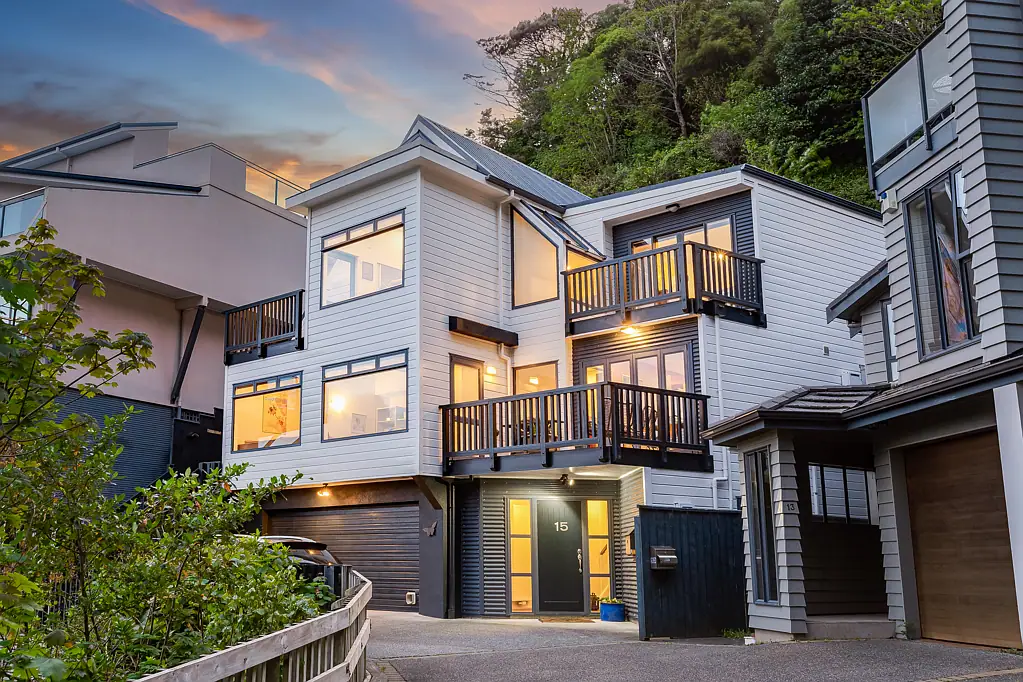 15 Bank Road, Northland, Wellington