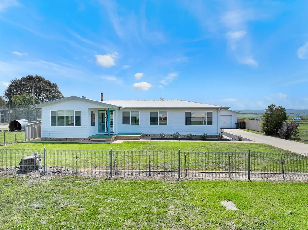 Bibbenluke 4 Slaapkamer Village lifestyle opportunity!