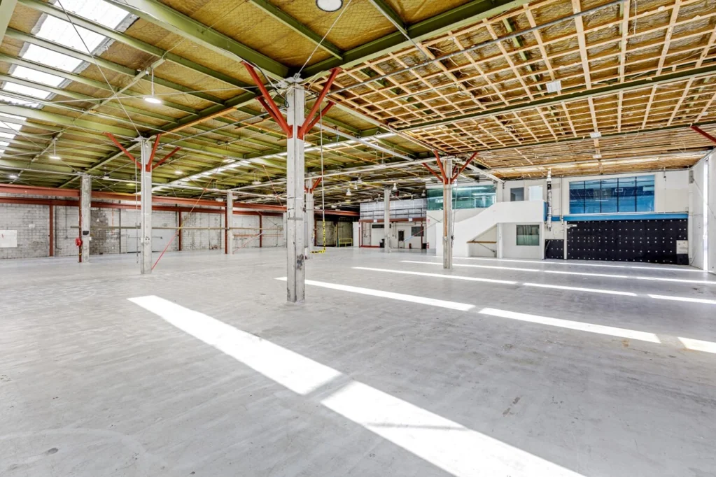 Wairau Valley 3,522 sqm Wairau Warehouse / Office