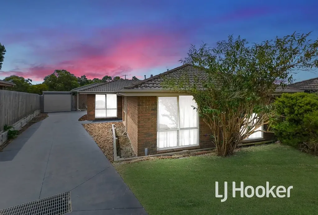 Hampton Park 3Phòng ngủ Stylish Comfort in a Prime Location – 6 Daryl Court, Hampton Park
A Fantastic Opportunity for First Home Buyers, Savvy Investors, or Downsizers