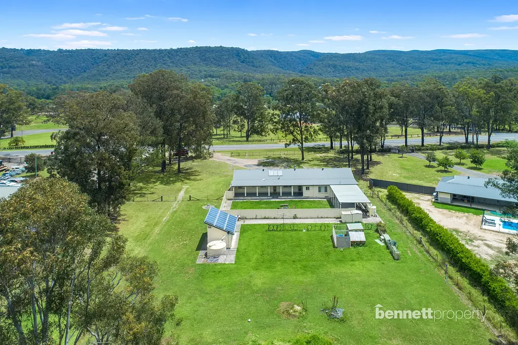 Castlereagh 4 Slaapkamer LARGE MODERN RESIDENCE - 3.5 ACRES - ROOM FOR ALL THE FAMILY!