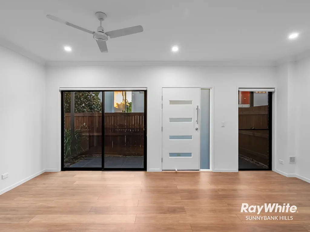 Sunnybank 3 Bedroom Stunning 3 Bedroom Townhome situated in the Heart of Sunnybank!