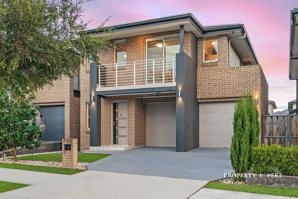 Marsden Park 5 Bedroom Modern Home in Prime Location with Spa & Solar