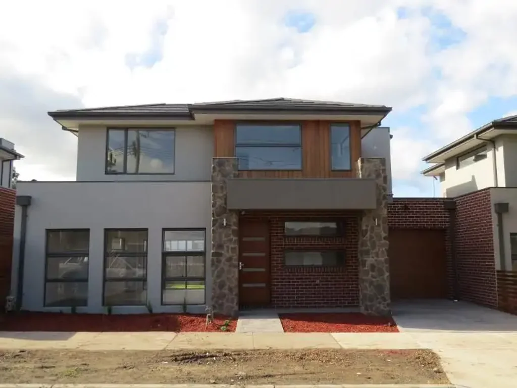 Convenient living on Clarke Street!