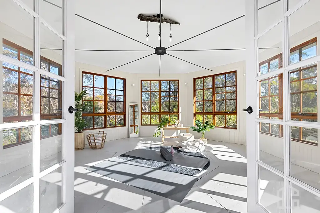 Hazelbrook 4कमरा Spectacular Home in Prime Position with Flexible Floor Plan - Open Home Saturday 20th June, 12pm - 12.20pm.