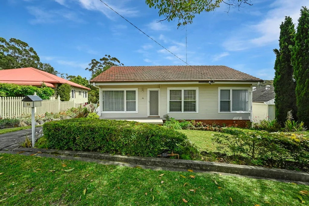 16 Clayton Crescent, Kotara, NSW 2289