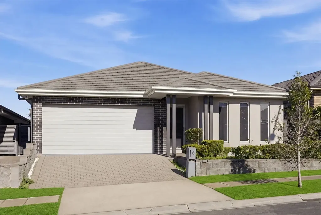 Oran Park 4 Slaapkamer Spacious Family Living with Exceptional Outdoor Entertaining