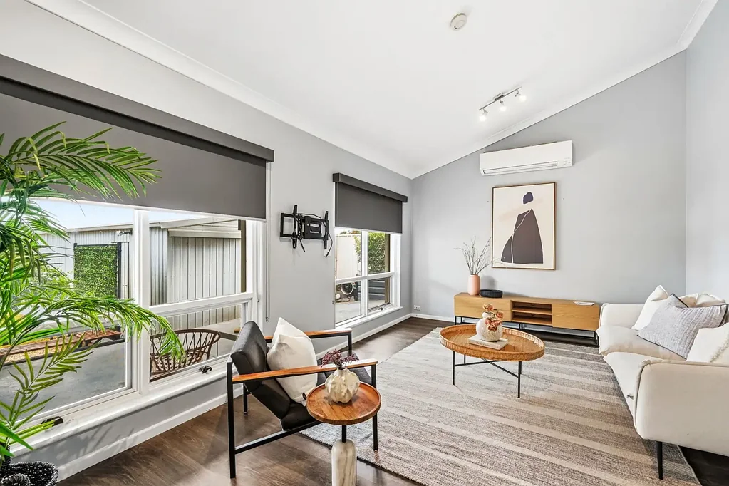 Huntfield Heights 3chambre A Stylish and Comfortable Interior with a Smart Renovated Kitchen and Luxurious Bathroom - Carport, Rear Garage/Workshop and Large Rear Garden.