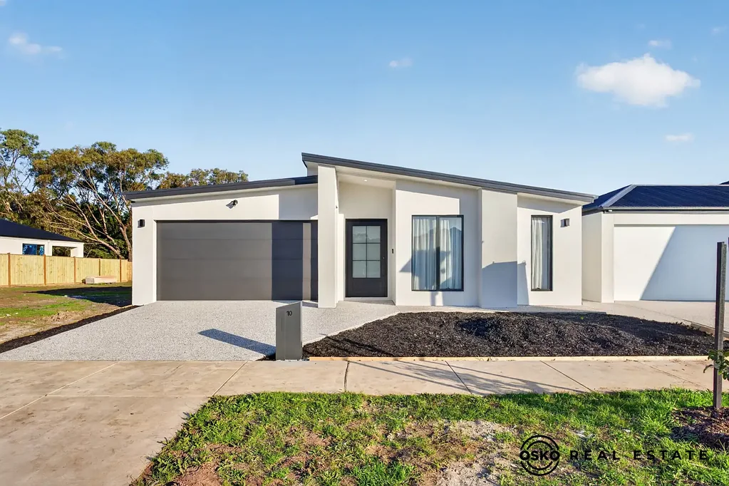 Leopold 4ห้องนอน Contemporary Luxury Living with Designer Finishes & Premium Family Comfort & a full turnkey package!
