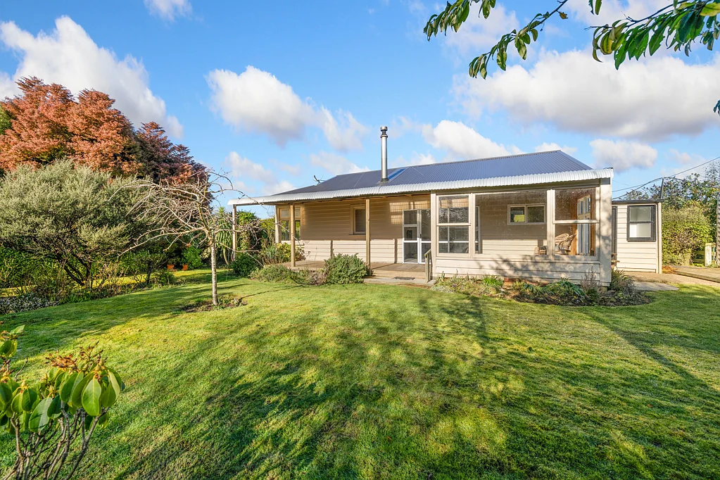 Myross Bush 2Kwarto Cute cottage on 5 acres in Myross Bush!