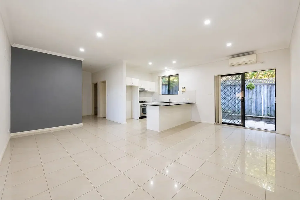 Three bedroom villa at ideal location with Brand New Decked Backyard!