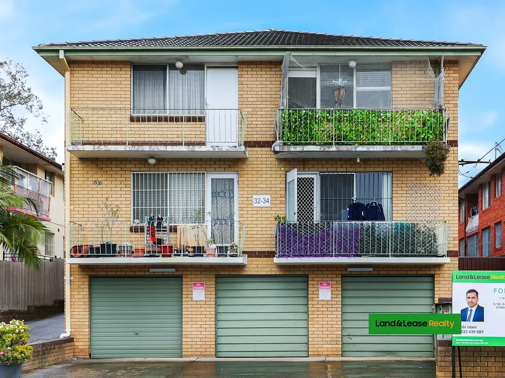 Lakemba 2બેડરૂમ CENTRAL HANDY LOCATION. Lockup Garage.