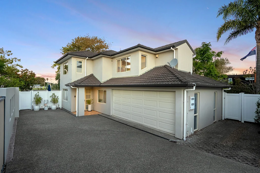 Bayswater 3 Bedroom Priced To Sell!!