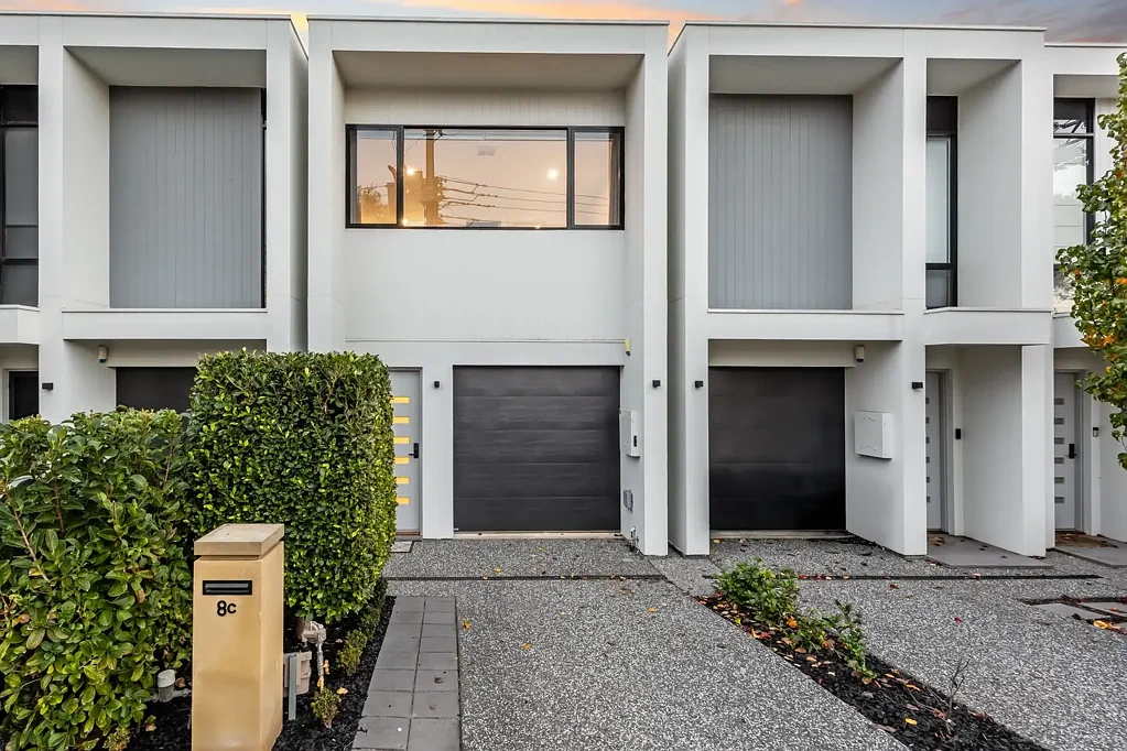 Campbelltown 3Zimmer Elevated Townhouse Living