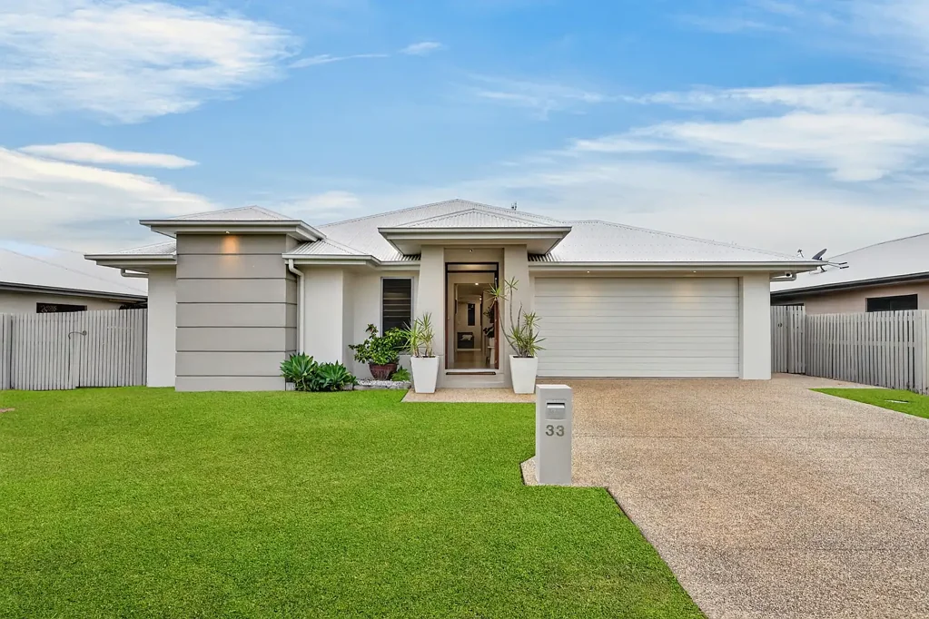 Burdell 4ਬੈੱਡਰੂਮ Everyday luxury + resort-style living = an incredible family entertainer