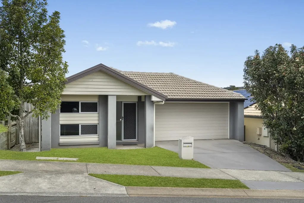 LOW MAINTENANCE HOME FOR THAT BUSY FAMILY