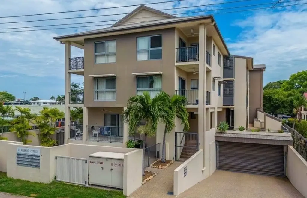 Cranbrook 2ਬੈੱਡਰੂਮ BEAUTIFULLY PRESENTED APARTMENT - FANTASTIC INVESTMENT!