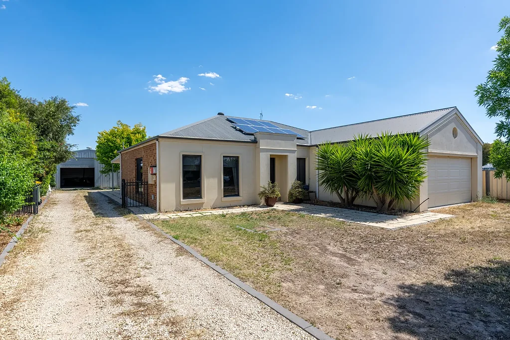 Nhill 3બેડરૂમ Modern Living In a Prime Location!