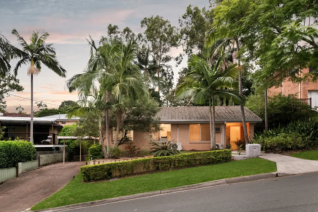 43 Struan Street, Chapel Hill, QLD 4069