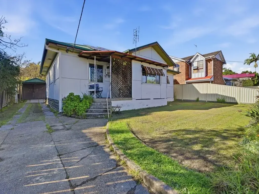 Coffs Harbour 4Zimmer Original Cottage Ready to Renovate or Develop (STCA)