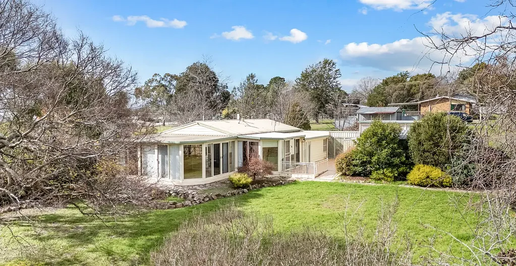 Tenterfield 3房  Relaxed Living on a Generous Block