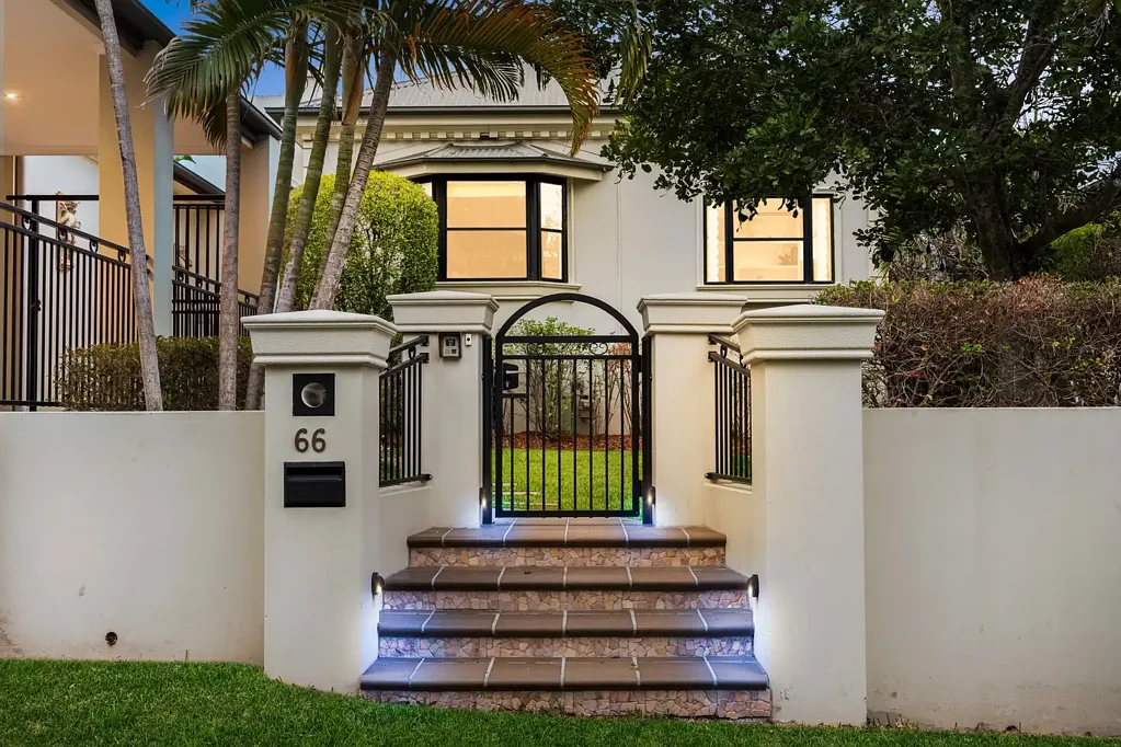 Coorparoo 4 Bedroom Timeless parkside family sanctuary