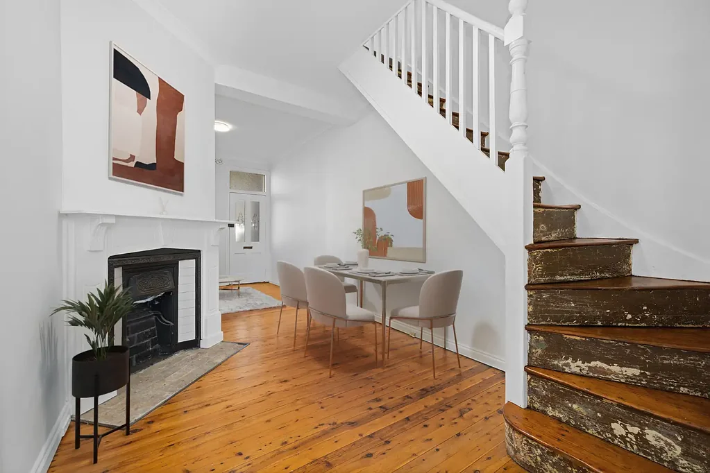 Charming Two-Level Terrace with Balconies & Courtyard
