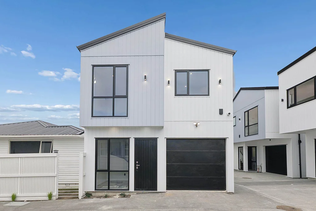 Manurewa 4غرفة نوم FOR SALE – Brand New Modern Family Home