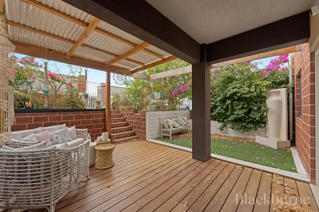 Spacious 2-Bedroom Apartment with Tranquil Courtyard