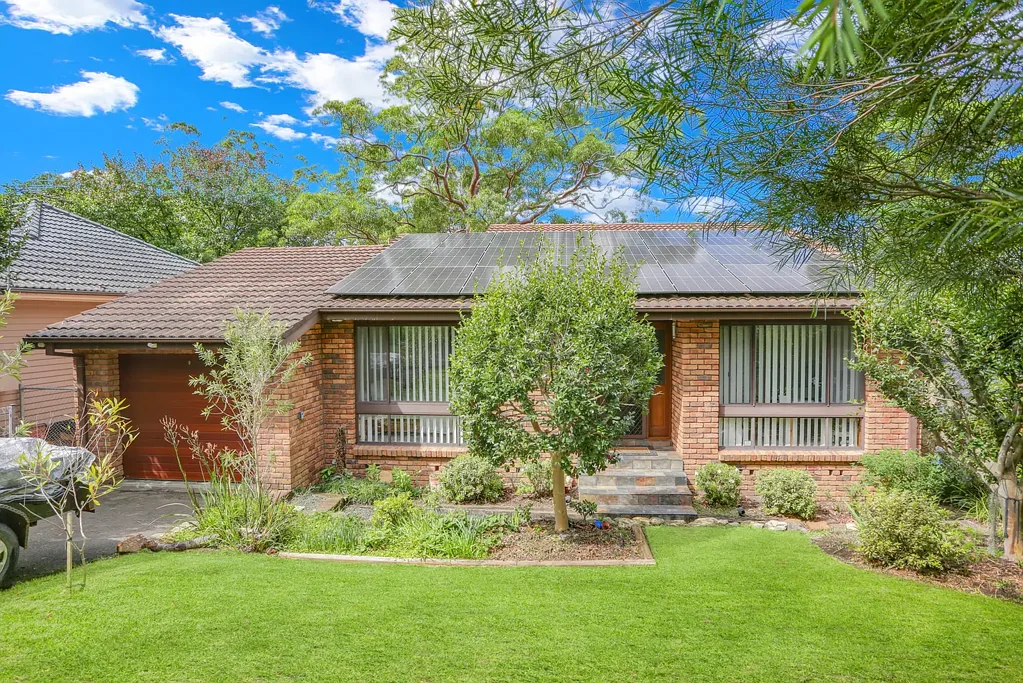 Faulconbridge 4房 三层四卧奢居 1809平米花园 主卧带套间 步行火车站 好校环绕 Great Family Home on Large Bush Block