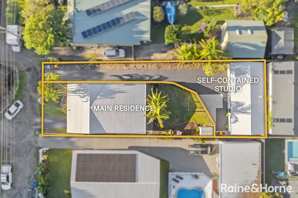 Bateau Bay 5침실 Spacious Family Living with Self-Contained Studio & Dual Income Potential