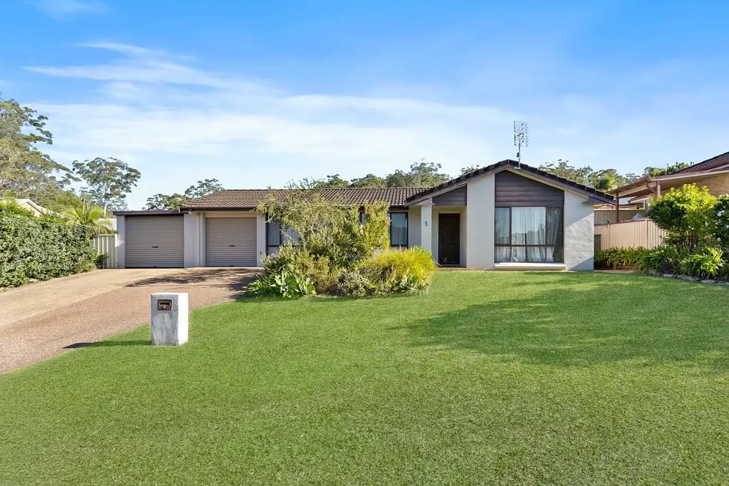 Narrawallee 3房  Coastal Family Home with Pool, Space and Flexibility
