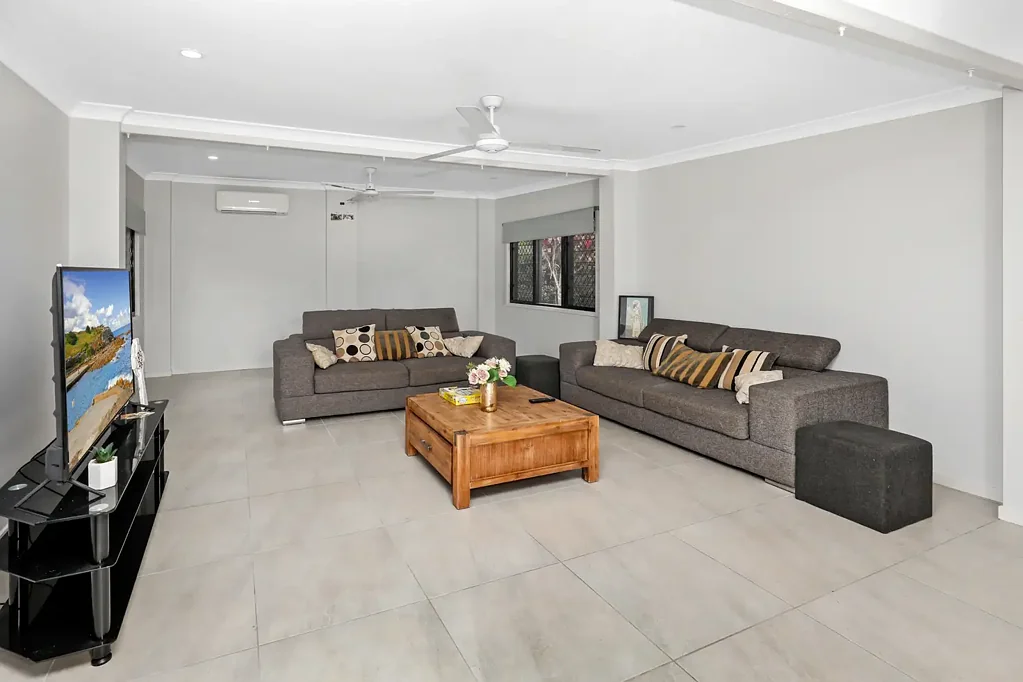 STUDENT ACCOMMODATION IN SMITHFIELD - 2 KILOMETRES FROM JCU (FURNISHED) - 1 X ROOM AVAILABLE