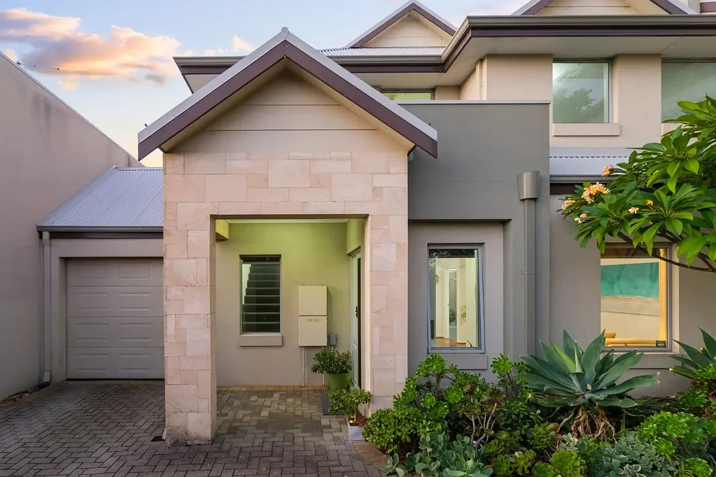 Bicton 3ห้องนอน TOWNHOUSE STYLE. EASY CARE.