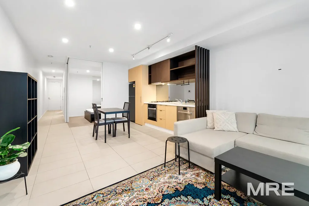 Furnished simplicity in St Kilda's heart