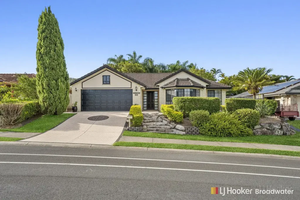 IMMACULATE FOUR BEDROOM HOUSE
